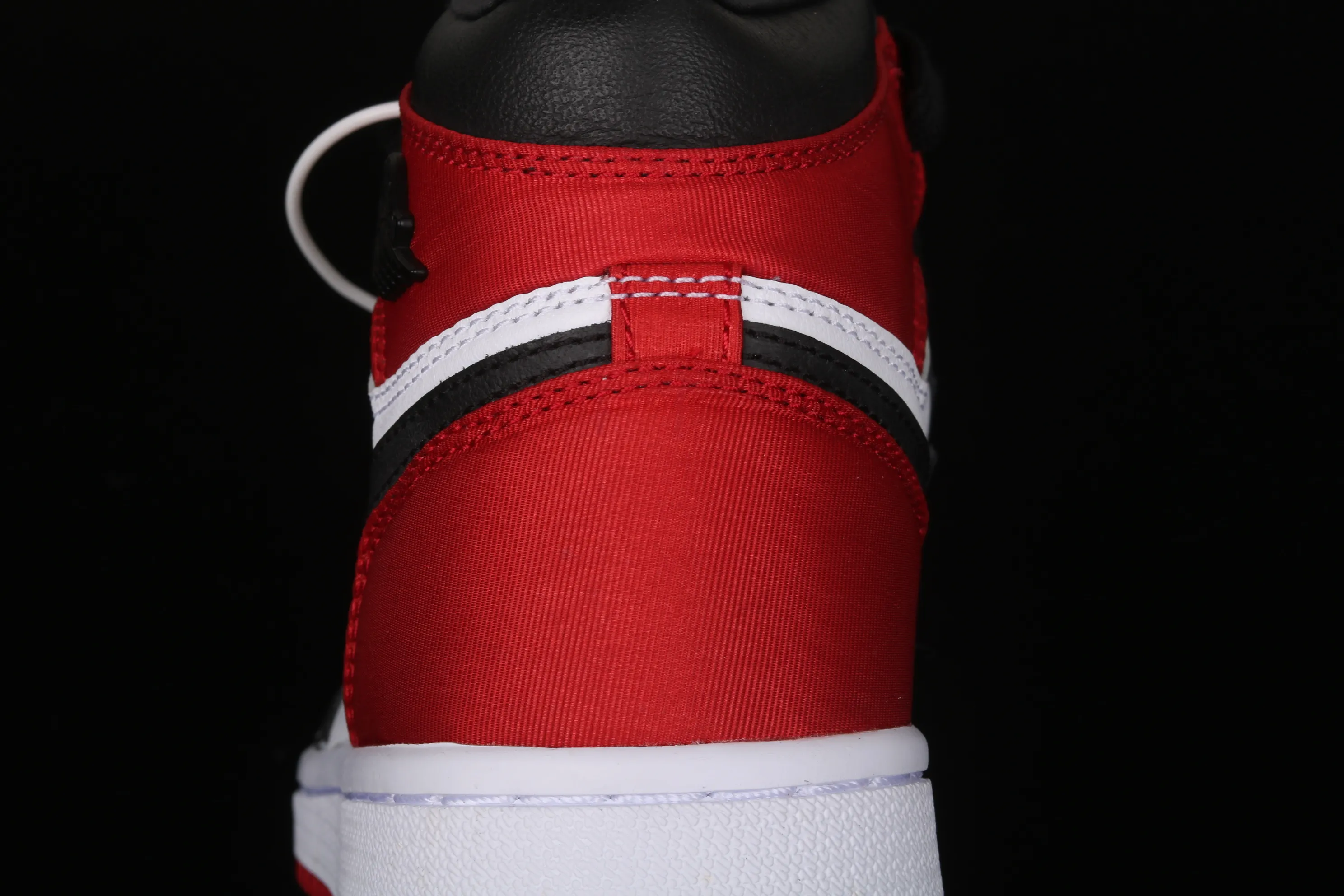 All categories Air Jordan Jordan series basketball shoes Air Jordan 1 High Air Jordan AJ1 Satin WMNS "Black Toe" AJ1 classic replica Joe 1 silk black toe CD0461-016